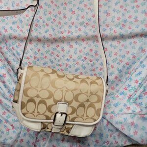 PRICE DROP Coach Hadley Field Bag